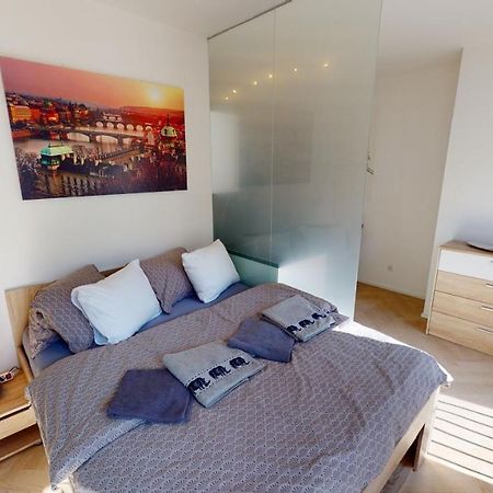 Ferienwohnung Onsite Free Garage Parking, 10Min Centre By Bus Prag Exterior foto