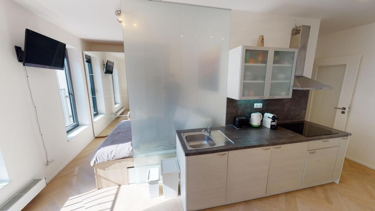 Ferienwohnung Onsite Free Garage Parking, 10Min Centre By Bus Prag Exterior foto