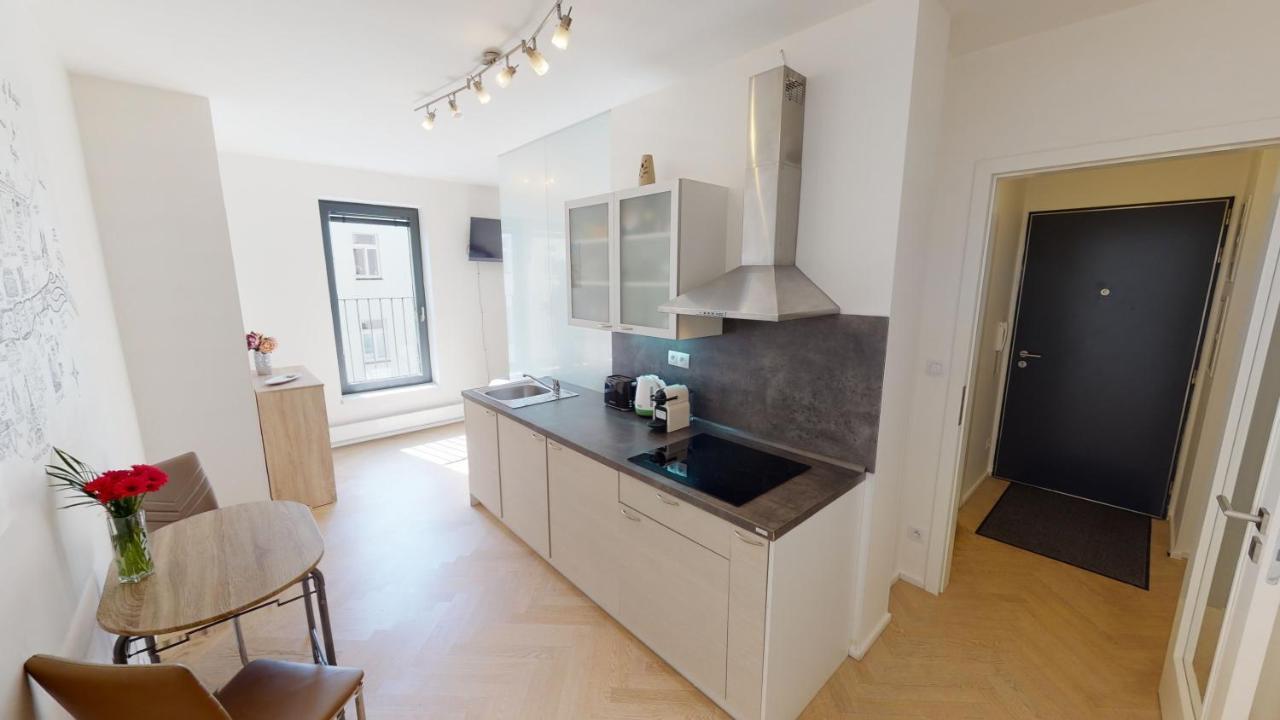 Ferienwohnung Onsite Free Garage Parking, 10Min Centre By Bus Prag Exterior foto